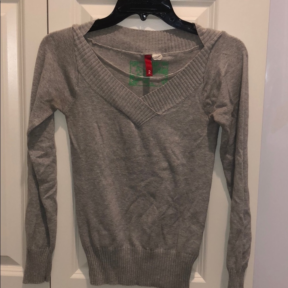 Light gray sweater. Size 2. From H&M